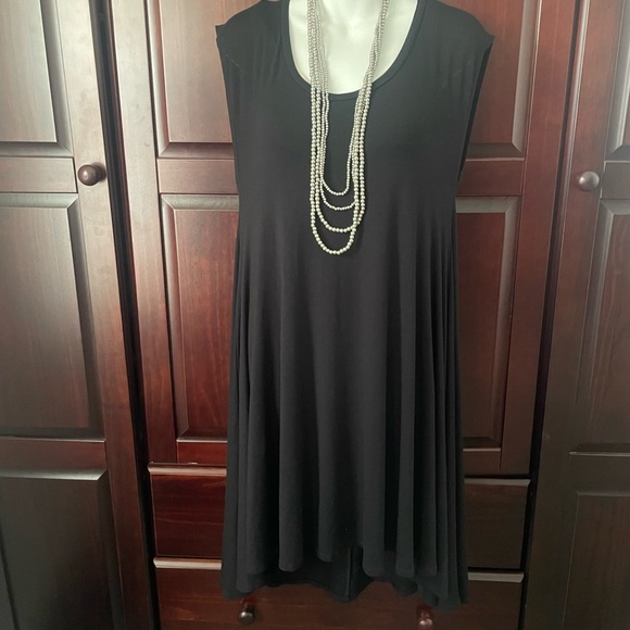 FIGWOOD Cap Sleeve Trapeze Black Dress - Picture 2 of 9